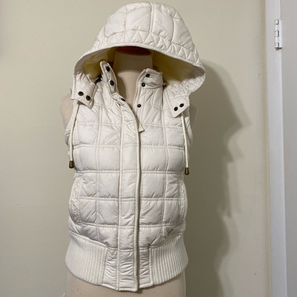 American Eagle Outfitters Jackets & Blazers - American Eagle beige detachable hood quilt puffer vest Size S